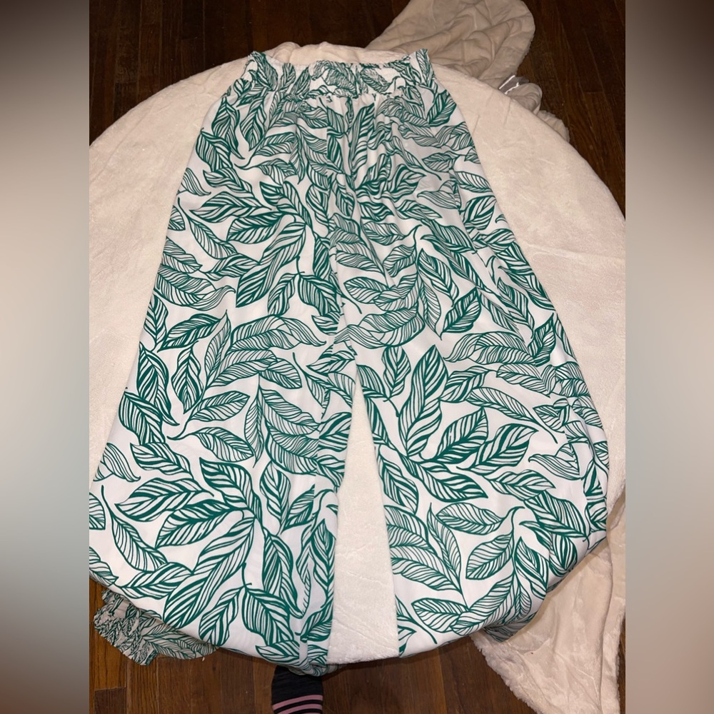 Two piece set - Picture 2 of 3